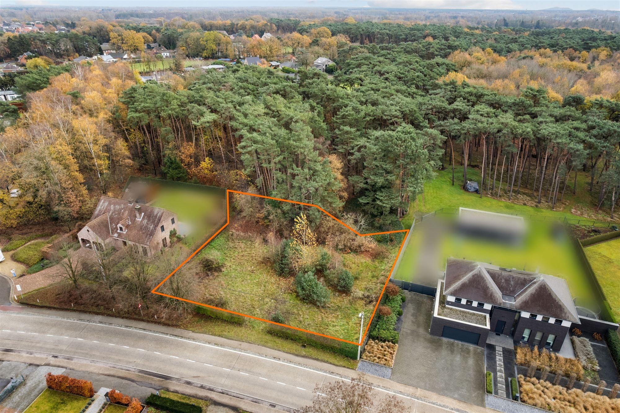 UNIEKE BOUWGROND MET MAAR LIEFST 34M STRAATBREEDTE!  foto {{pictureIndex}}