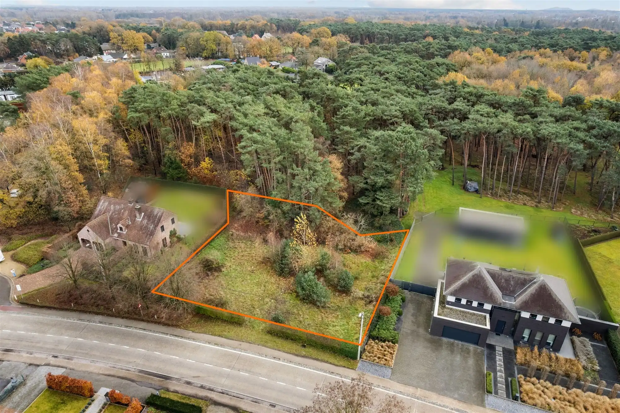 UNIEKE BOUWGROND VAN 1193M2 MET 34M STRAATBREEDTE!  foto {{pictureIndex}}