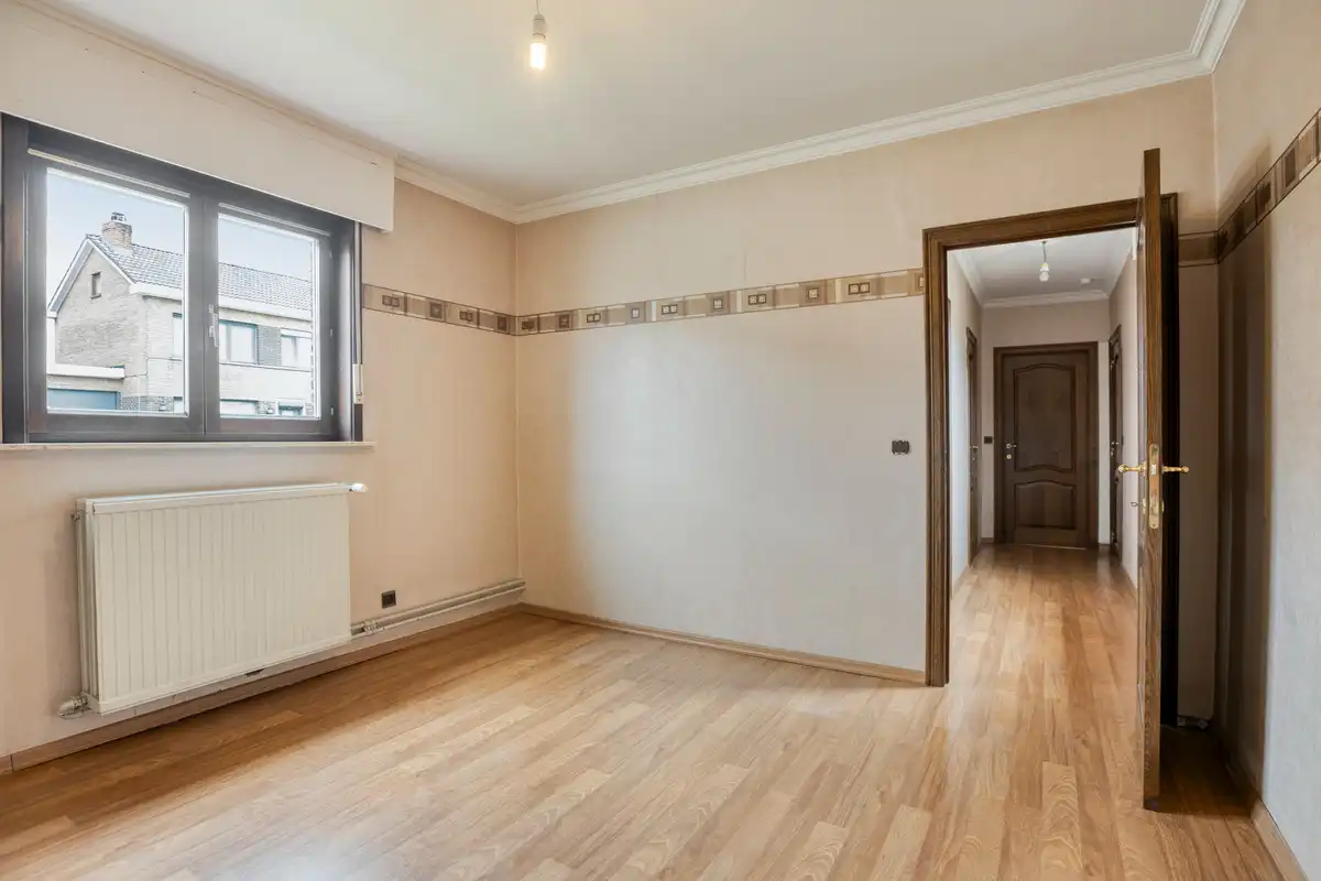 Halfopen woning met 3 slaapkamers en inpandige garage in Oostkamp - Perfect voor wie rust en ruimte zoekt. foto 11