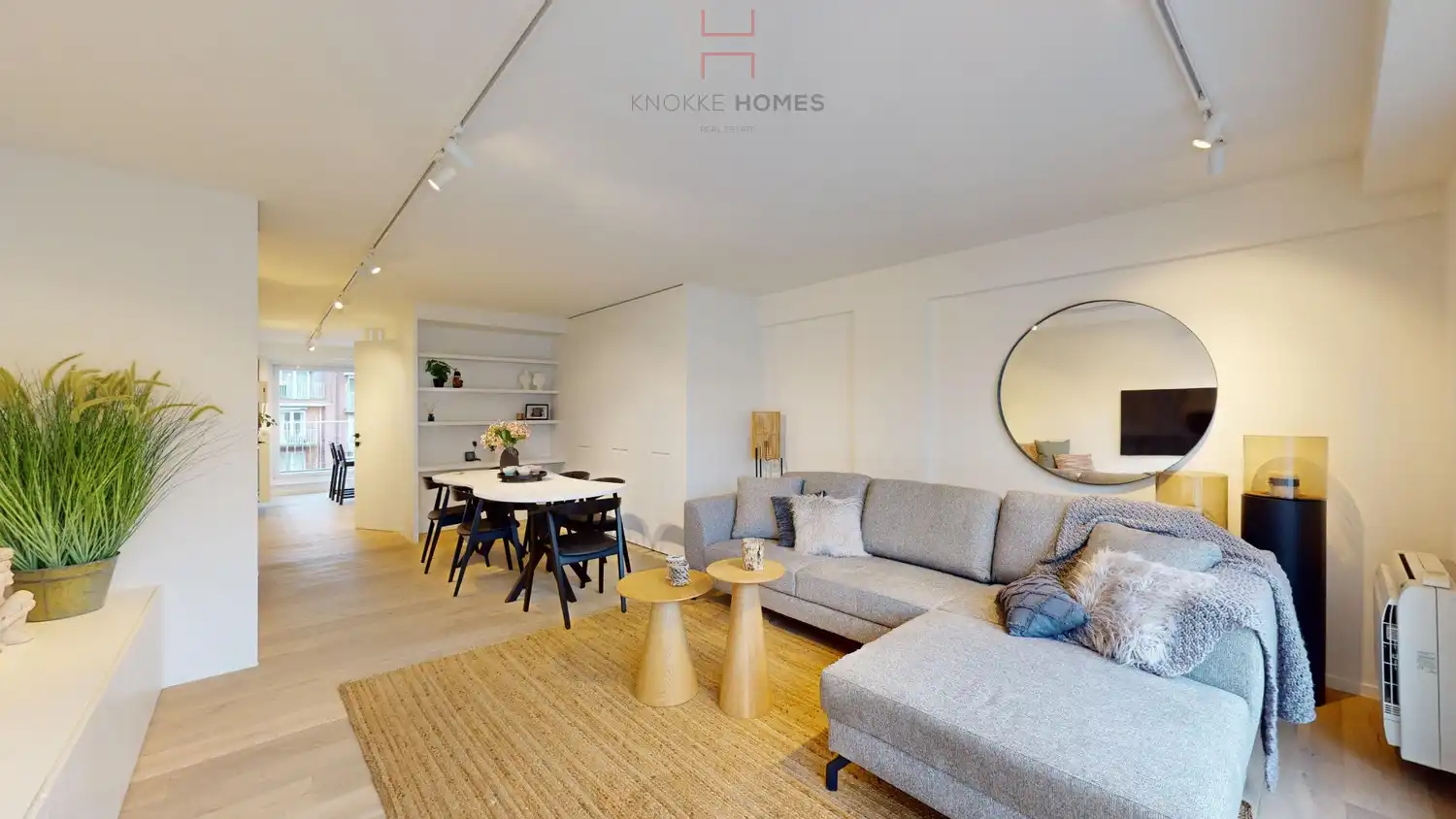 Gerenoveerd duplex appartement met 3 slaapkamers op wandelafstand van de Zeedijk en de Lippenslaan. foto 3