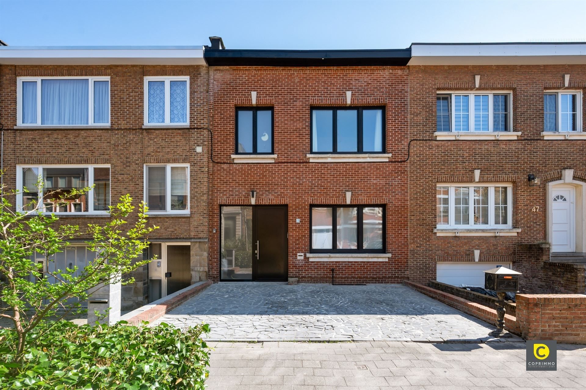 Gerenoveerde woning met 3 slpks, tuin en oprit foto {{pictureIndex}}