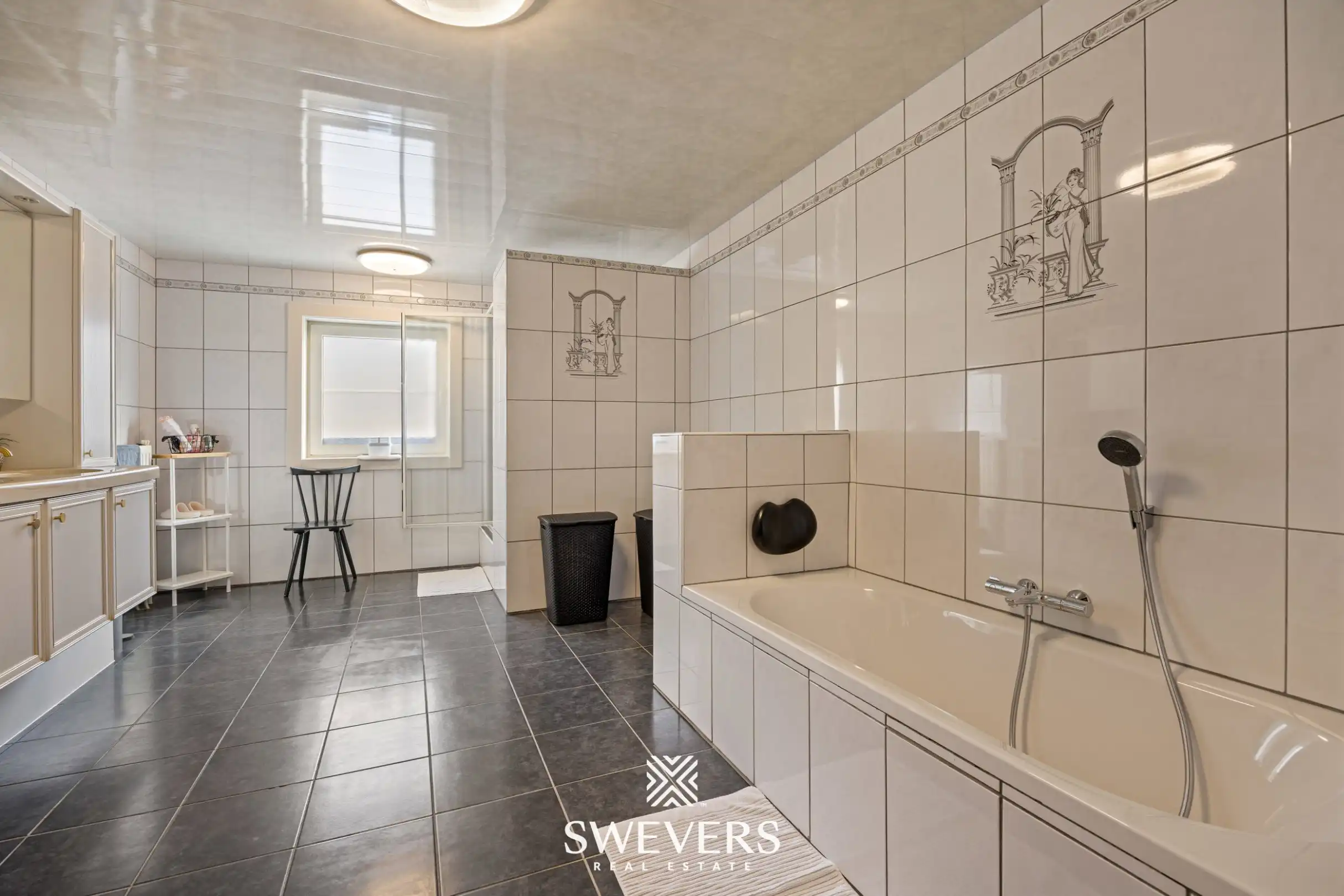 Gezinswoning met bureau, vier slaapkamers en zonnige tuin foto 14