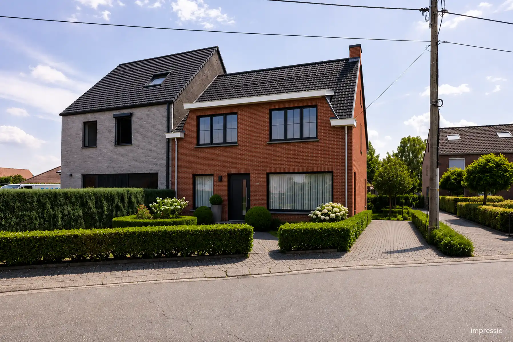 Te renoveren woning met veel potentieel op rustige locatie foto 2