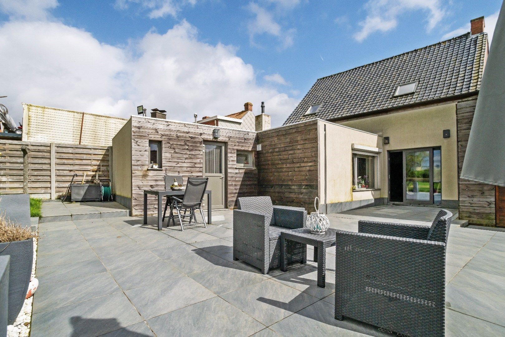 Gerenoveerde woning op ruim perceel van 1197 m² foto 14