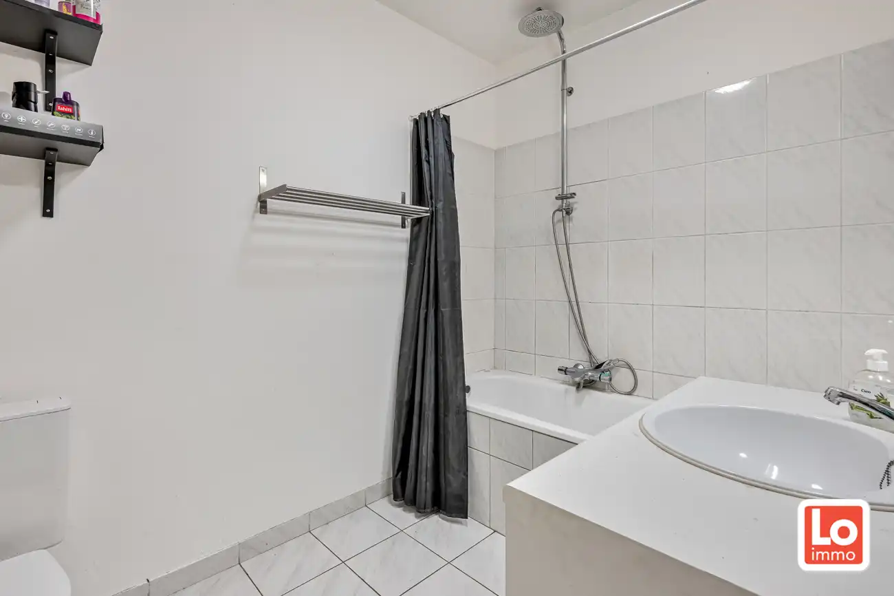 Gelijkvloerse open woning met dubbele inpandige garage en zonnige tuin op een toplocatie nabij het centrum van Lochristi! foto 13