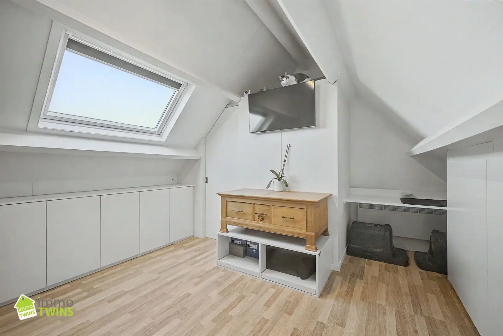 Prachtige instapklare woning met zeer ruime inpandige garage, aangelegde tuin met terras te Waasmunster foto 20