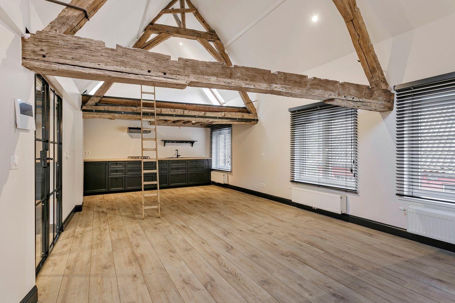 Prachtig gerenoveerde 2 slaapkamer hoekwoning in het centrum van Brugge foto 14