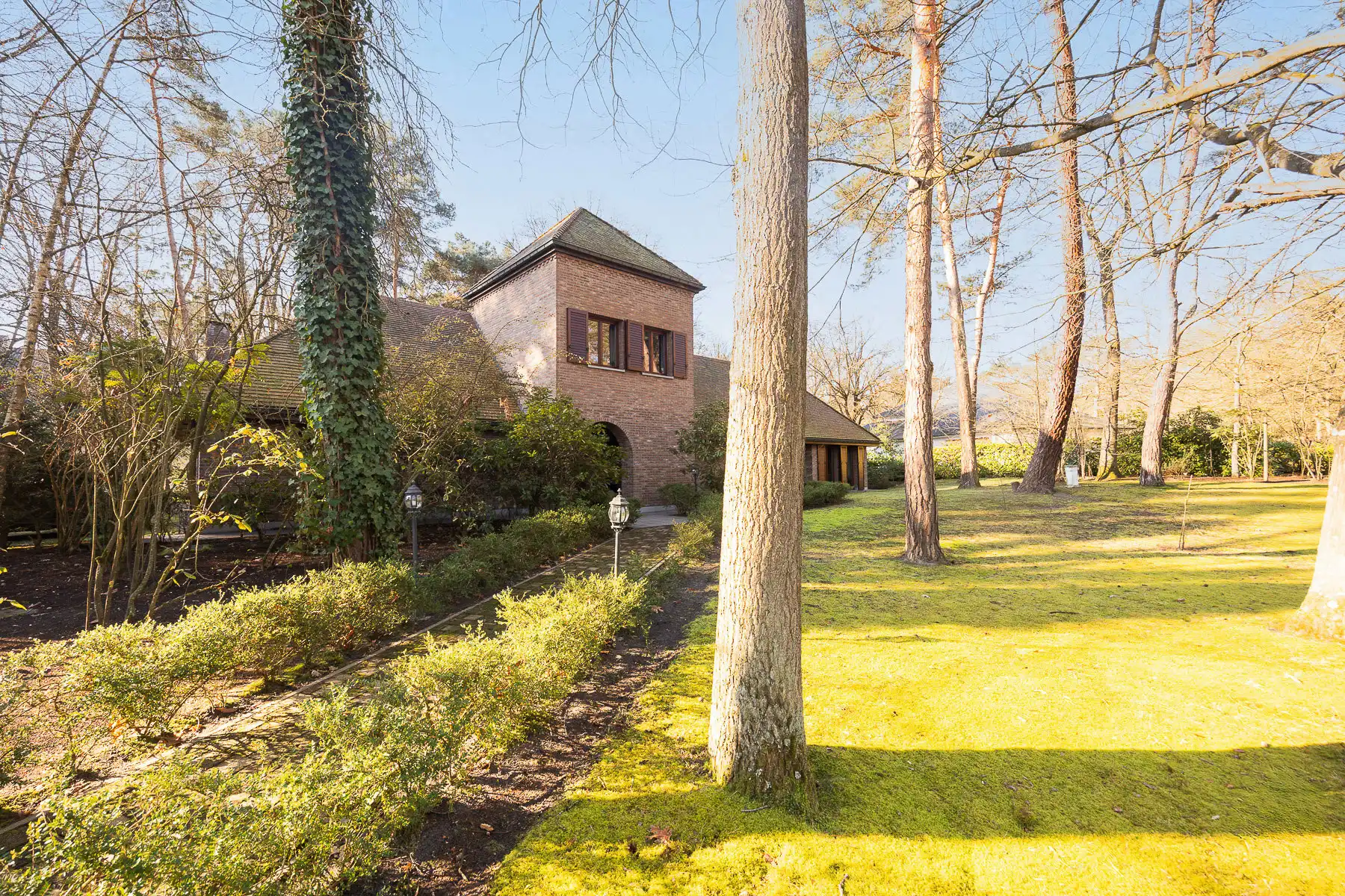 Zéér ruime villa op 3.014m² omgeven door groen foto 5