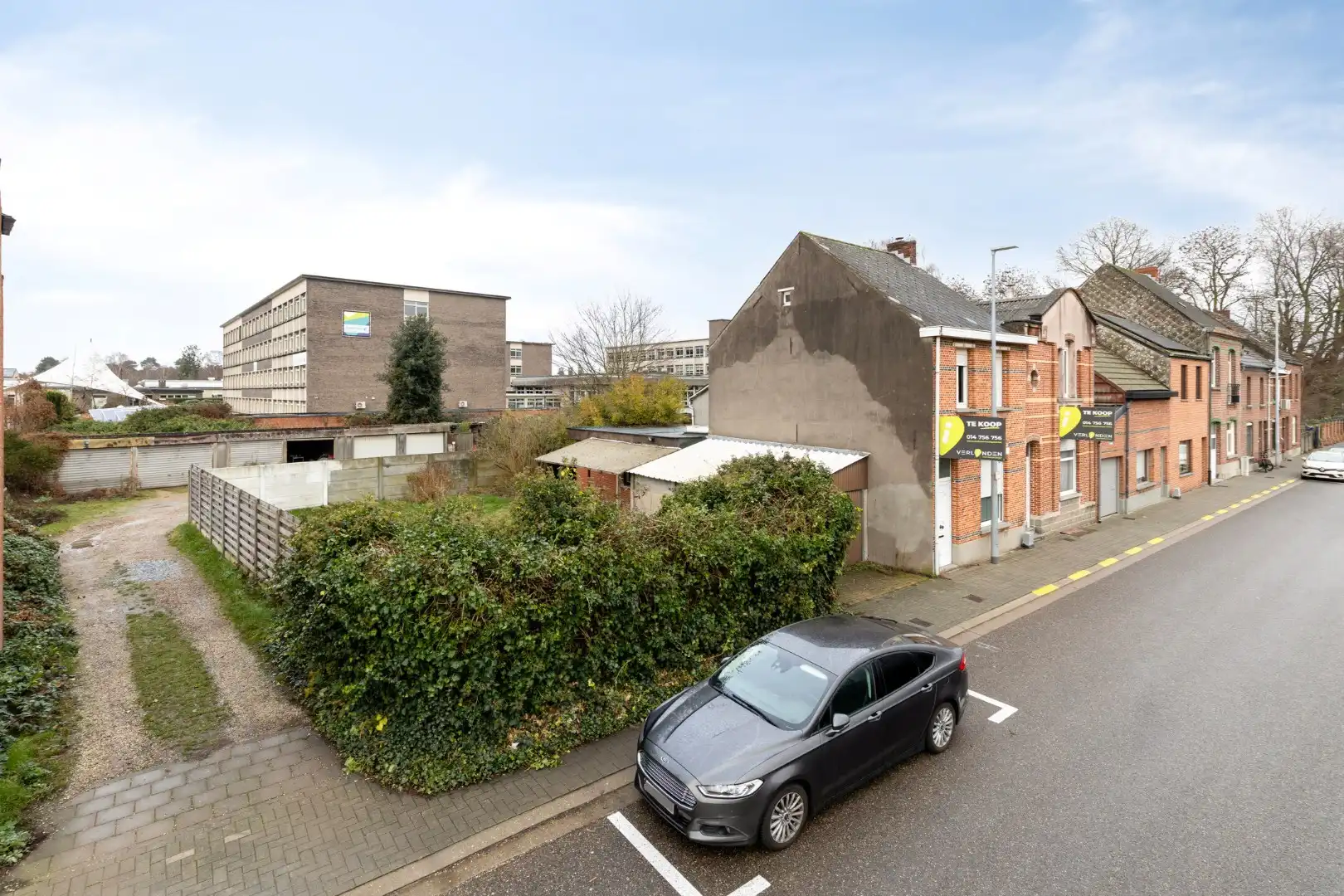 Projectgrond bestaande uit 2 bouwgronden voor GB + 8 staanplaatsen (+ mogelijk om rechtse woning te kopen) foto 5