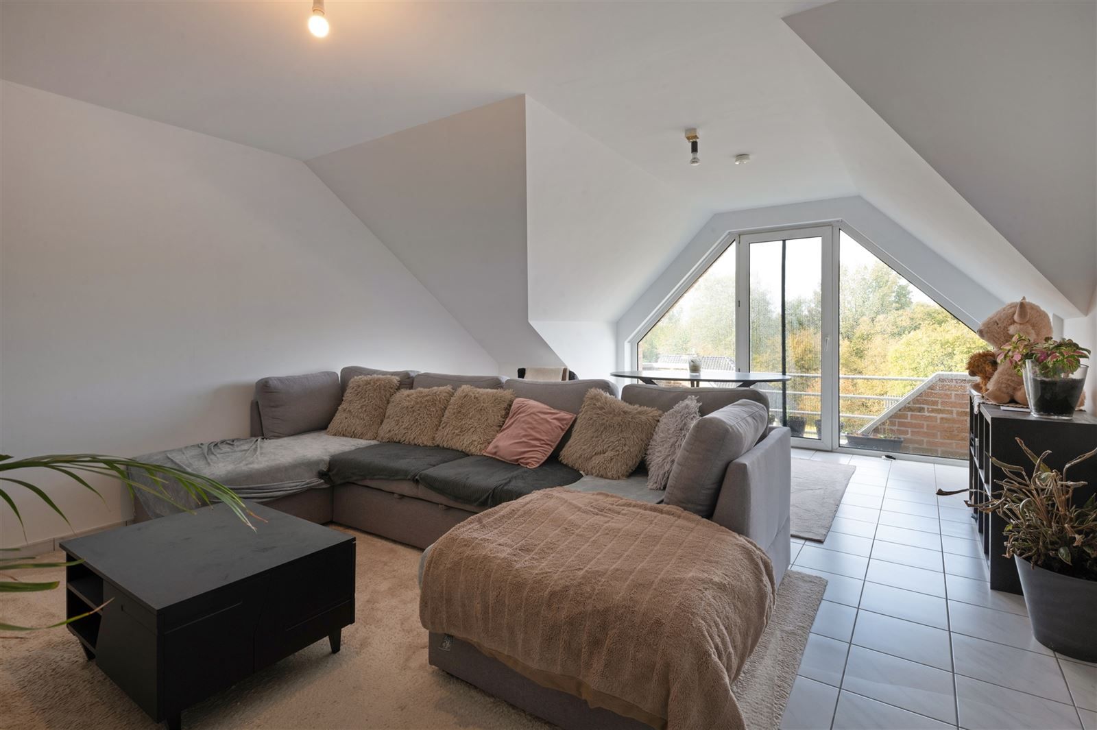 Lichtijke penthouse met terras en garagebox foto 2