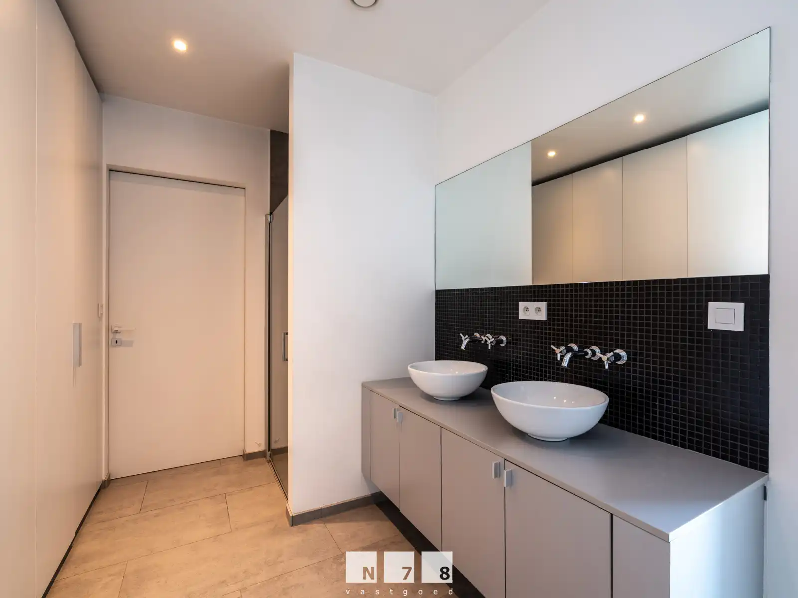 STIJLVOLLE VILLAWONING MET VERWARMD ZWEMBAD & POOLHOUSE OP 9A85CA IN ROTEM. foto 13