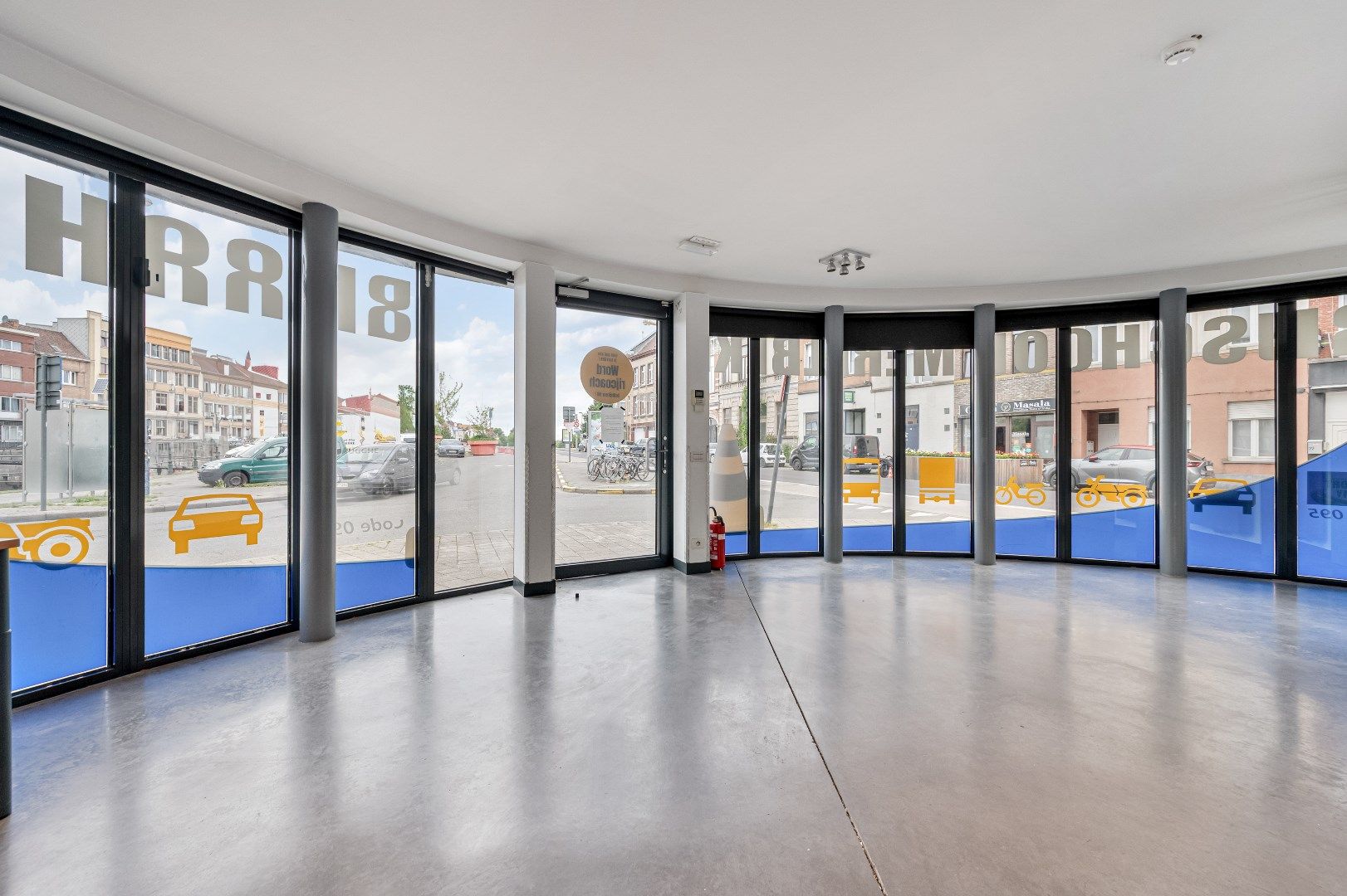 Moderne commerciële ruimte met topzichtbaarheid aan de Coupure foto 3