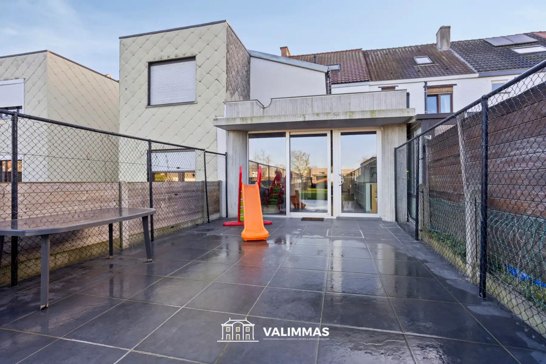 Totaal gerenoveerde woning met parking en mooie tuin... foto 10