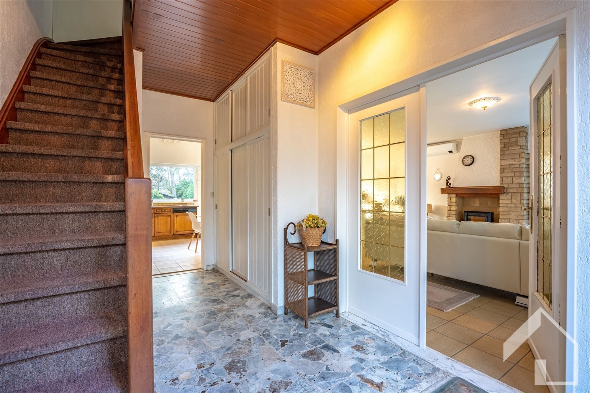 Gezinswoning met 4 ruime slaapkamers, garage en leuke tuin foto 10