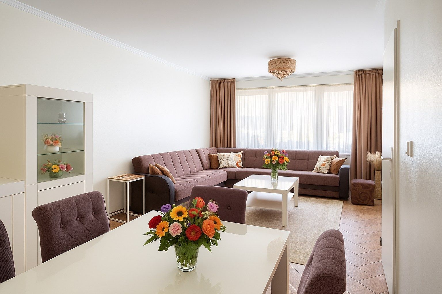 Verzorgde woning met 5 slpks en koer foto {{pictureIndex}}