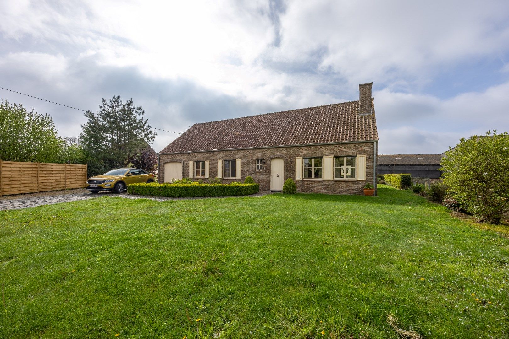 Vrijstaande villa op perceel van 1336 m2 foto {{pictureIndex}}