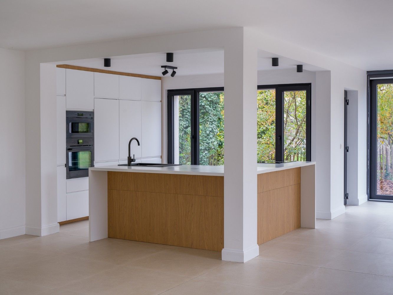 Prachtig gerenoveerde woning met 3 slpk. en tuin foto 10