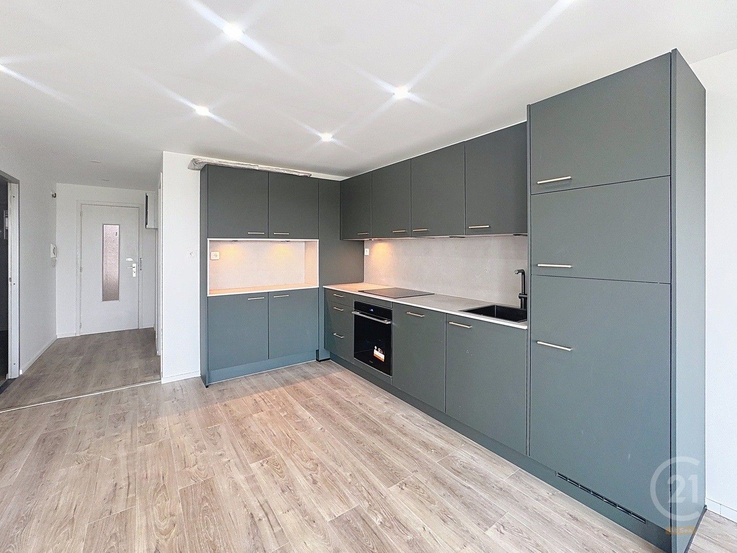 Prachtig gerenoveerd appartement met 2 slaapkamers + kinderkamer aan de Zeedijk in Middelkerke foto 3