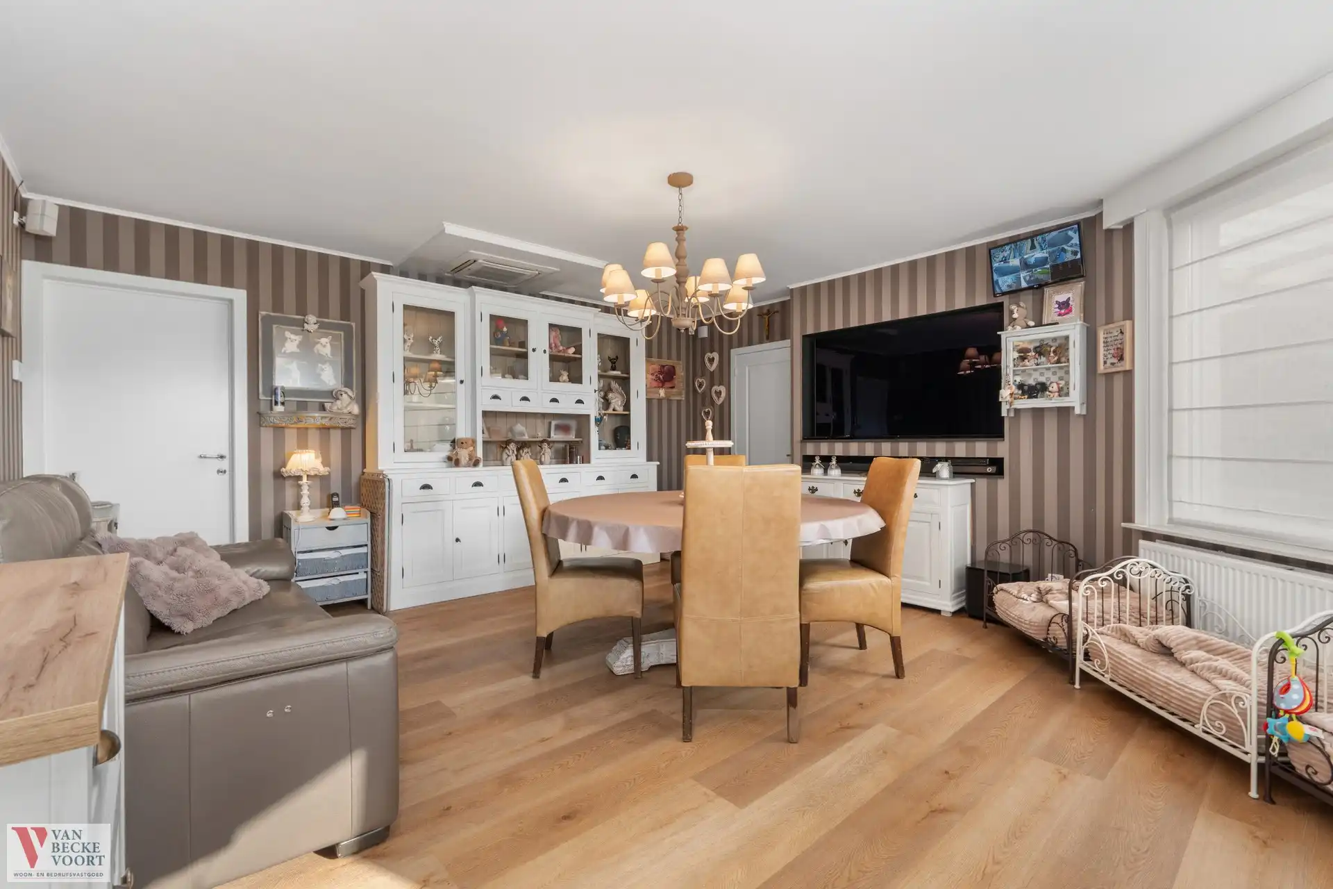 Huis aan invalsweg Oostende foto 7