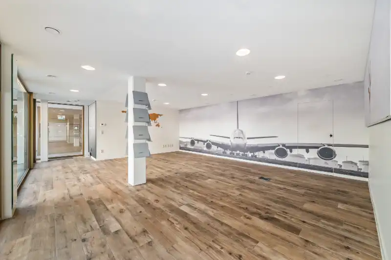 Roeselare. Instapklare recente handels- en praktijkruimte met uitstekende visibiliteit gelegen aan de Koning Albert I-laan foto 6
