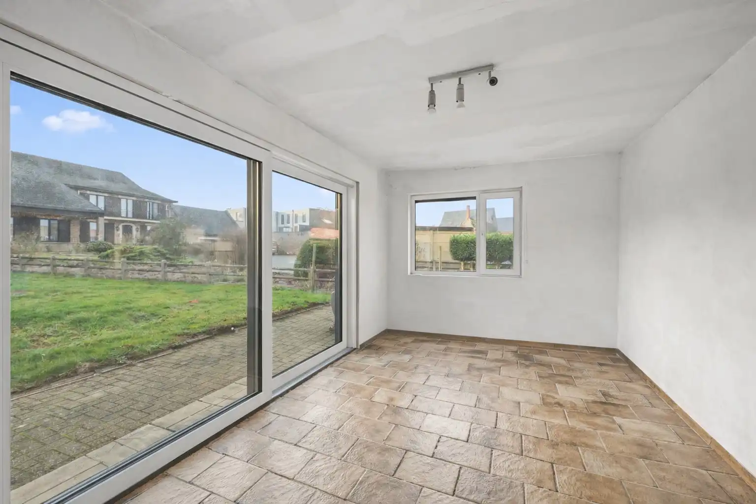 Ruime gezinswoning met ruime tuin en aparte garage foto 8