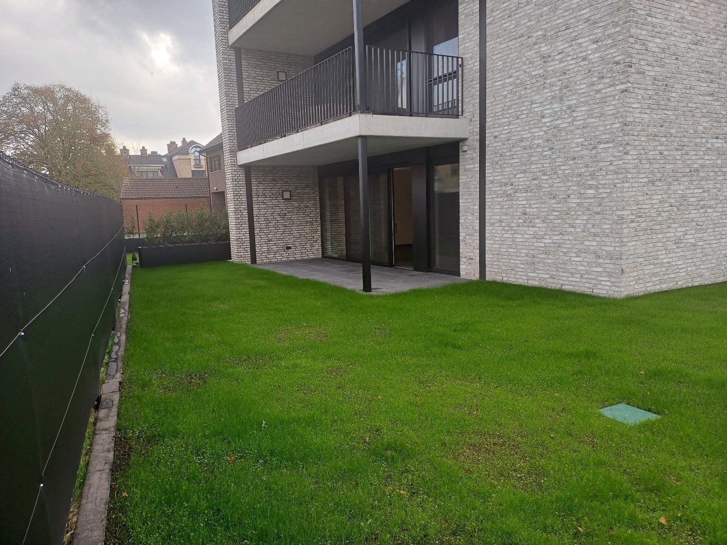 Instapklaar gelijkvloers appartement in Peer centrum met ruim terras + tuintje. foto 2