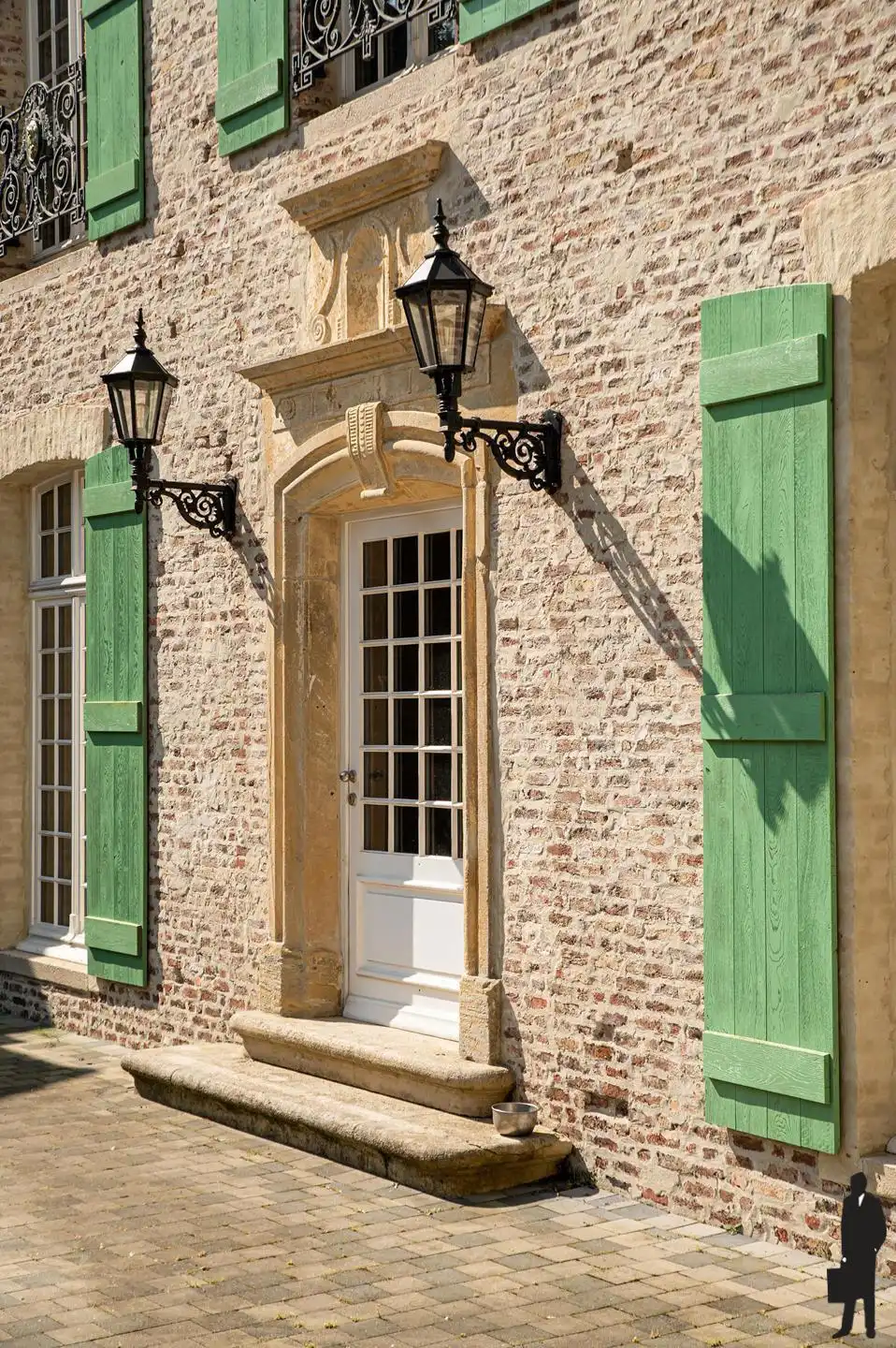 Uniek perceel met U-vorm woning, wellness én conciërgewoonst / zorgwonen en dit op ca. 2.8 hectare! foto 4