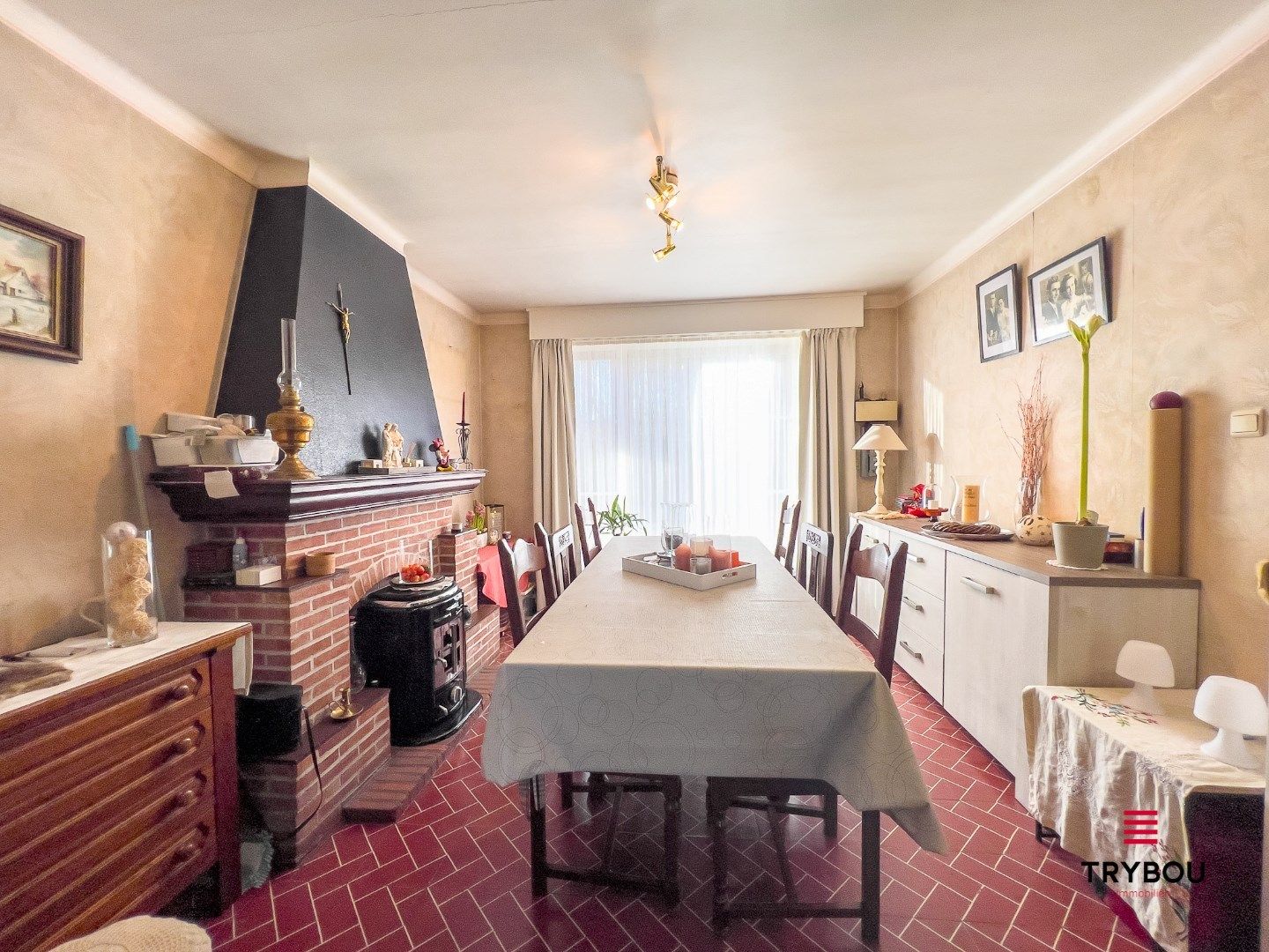 Ruime gezinswoning met 4 slaapkamers, garage en tuin foto 6