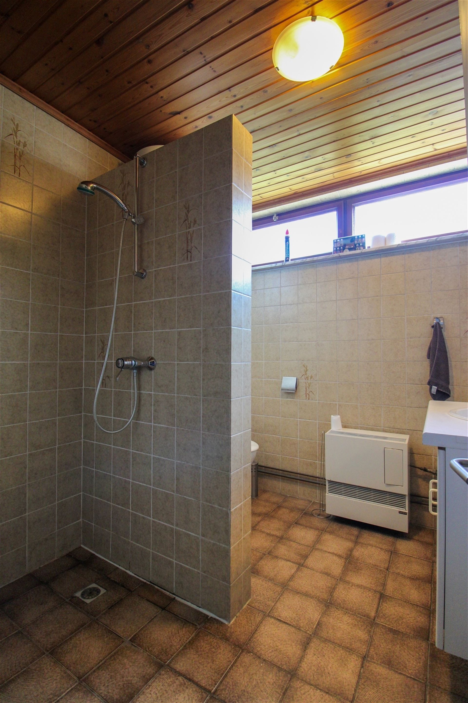 Uniek pand bestaande uit hoofdwoning en volwaardige bijbouw (momenteel verhuurd), elk met eigen busnummer, gelegen langs de Joseph Smeetslaan in Maasmechelen! foto 19