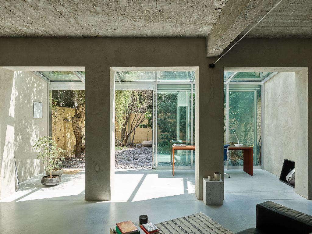 Uniqum - Architectuur tot op haar essentie. Een bijzonder doordacht brutalistisch appartement met tuin op een gegeerde locatie nabij het Sint-Pietersstation. foto 16
