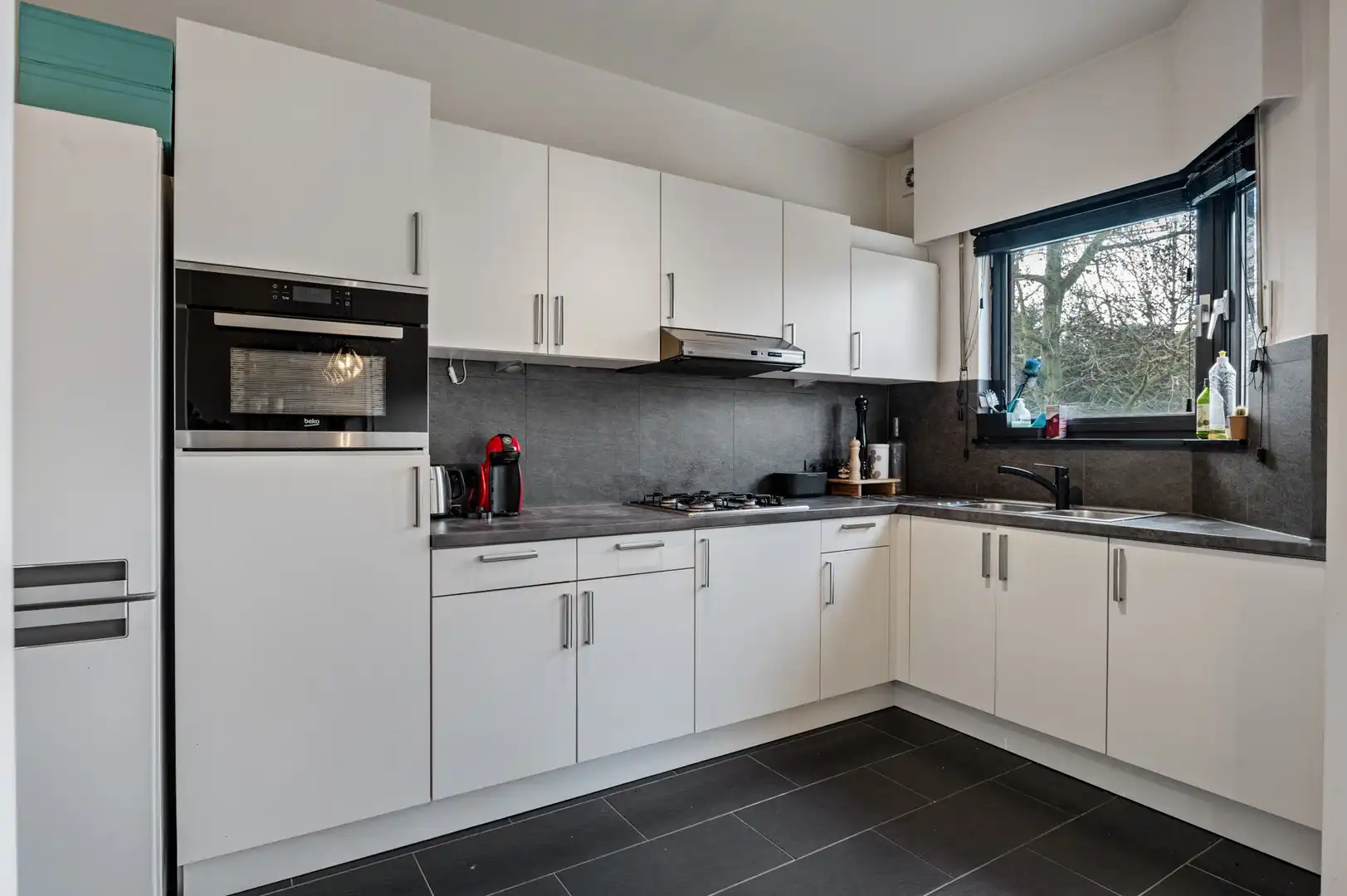 Lichtrijk, ruim appartement vlak bij centrum van Ekeren foto 3