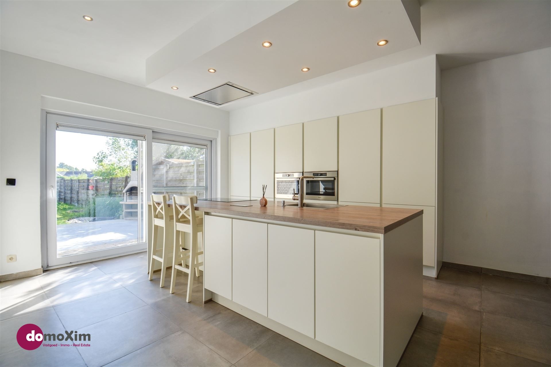 Centraal gelegen, ruime woning met tuin, garage én potentieel foto 7