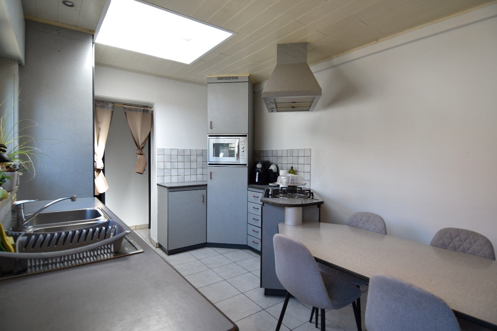 Instapklare gezinswoning met 4 slaapkamers, zonneterras en garage te koop in Bergelen te Gullegem foto 9
