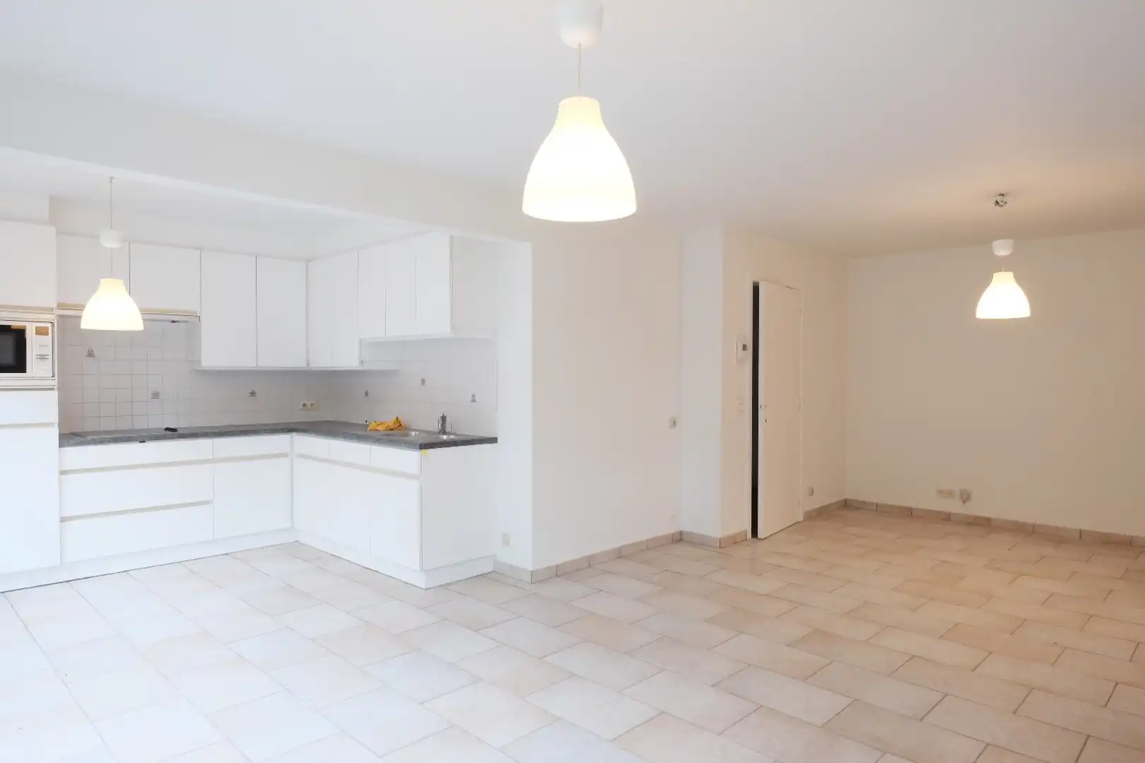Ruim en lichtrijk appartement met 2 slaapkamers te huur in centrum Izegem foto 5