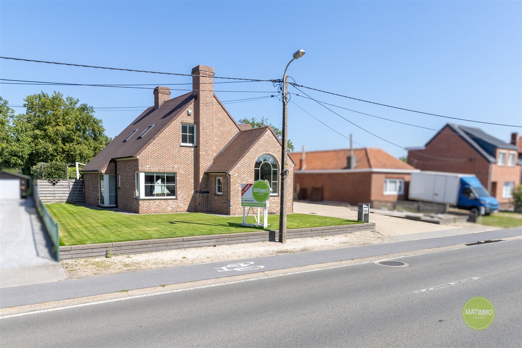 Instapklare gezinswoning met magazijn, zwembad en poolhouse  foto 39