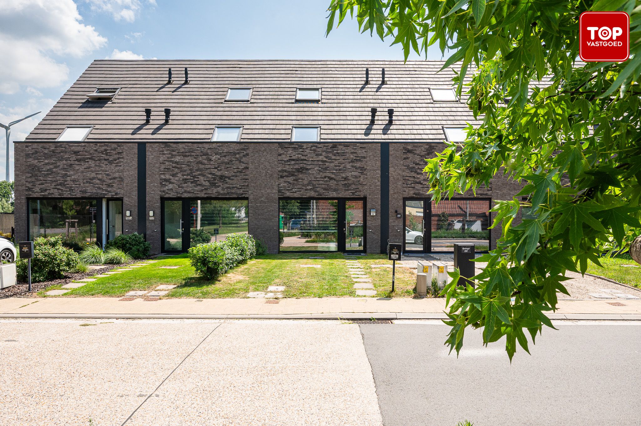 Nieuwbouwwoning (2020) met 3 slaapkamers te Ertvelde. foto {{pictureIndex}}