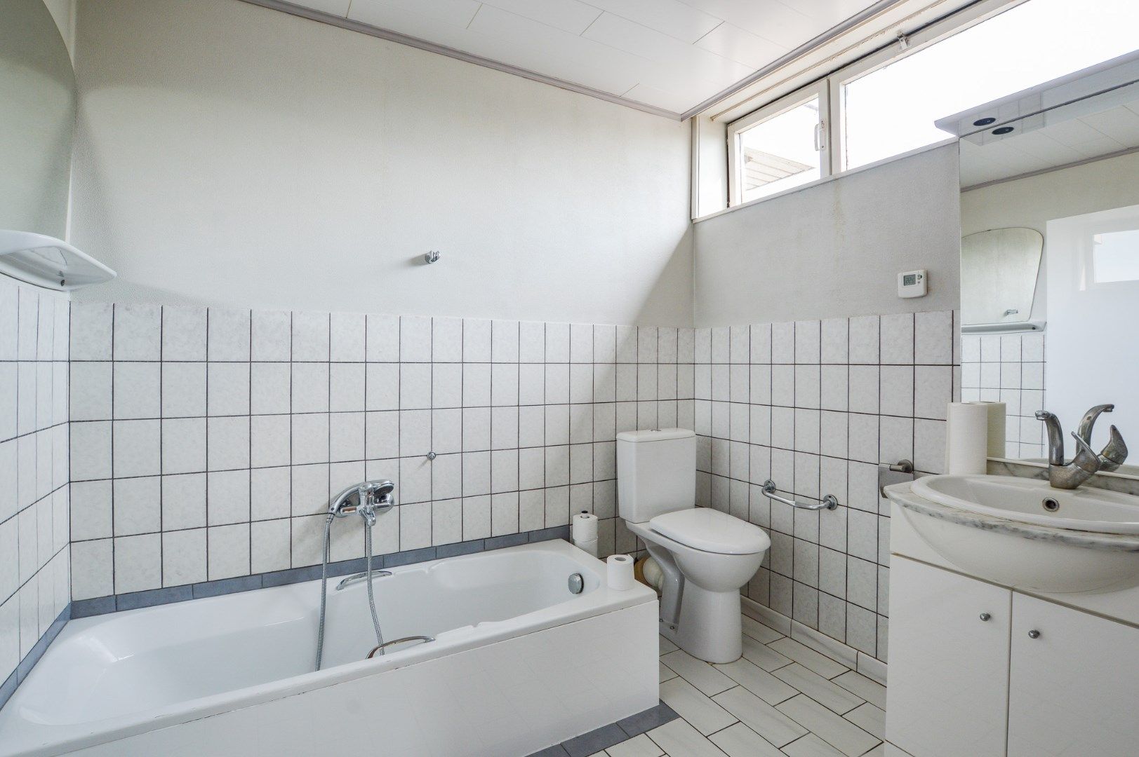 Halfopen bebouwing met 4 slaapkamers en ruime tuin in Zedelgem foto 11