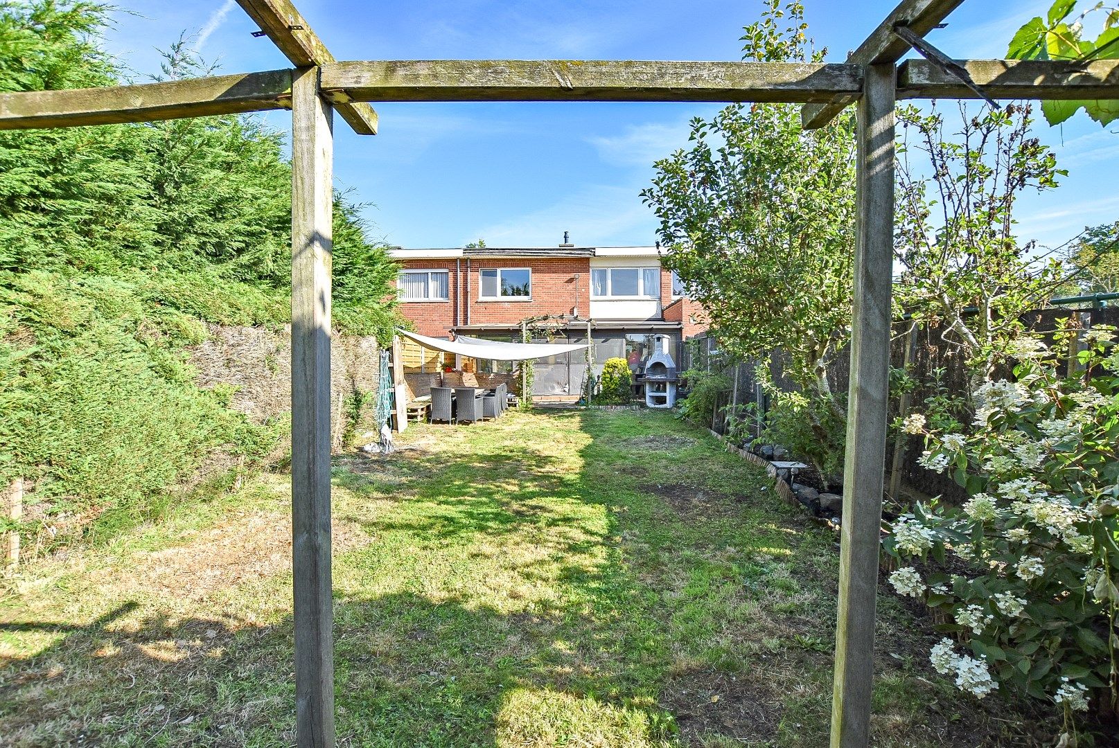 Woning met 4 slaapkamers en garage in centrum Diksmuide! foto 2