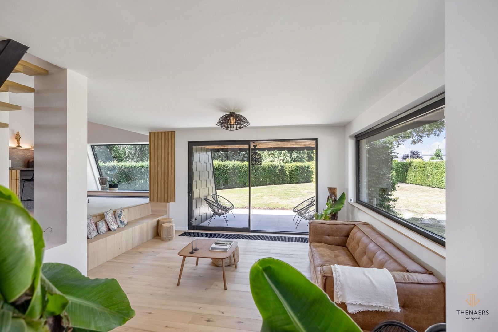UNIEKE GERENOVEERDE WONING MET 4 SLAAPKAMERS EN PRACHTIG UITZICHT OP DE VELDEN. foto 6