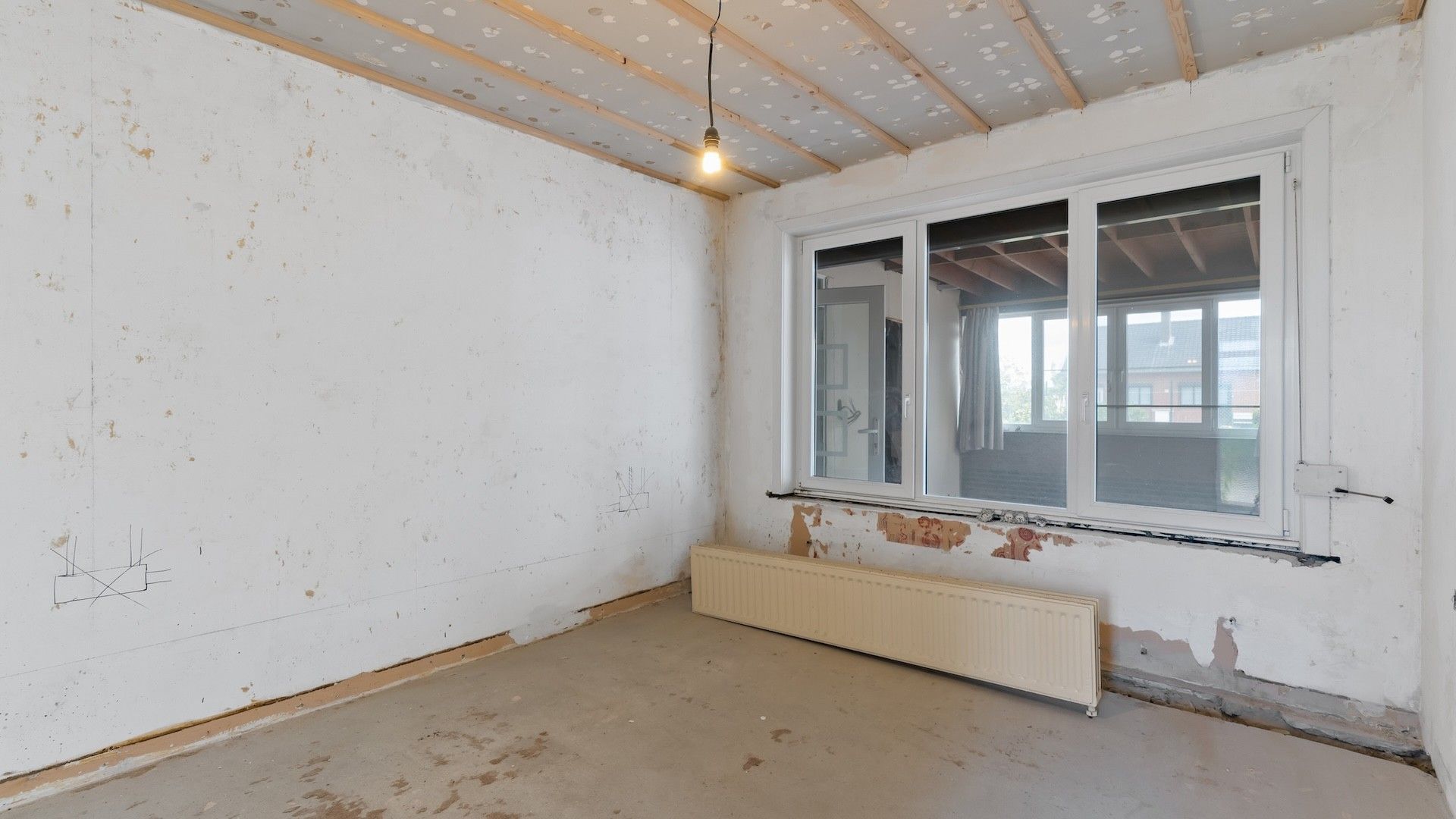 Te renoveren woning (O.B.) met 3 slaapkamers op 6a 48ca foto 9