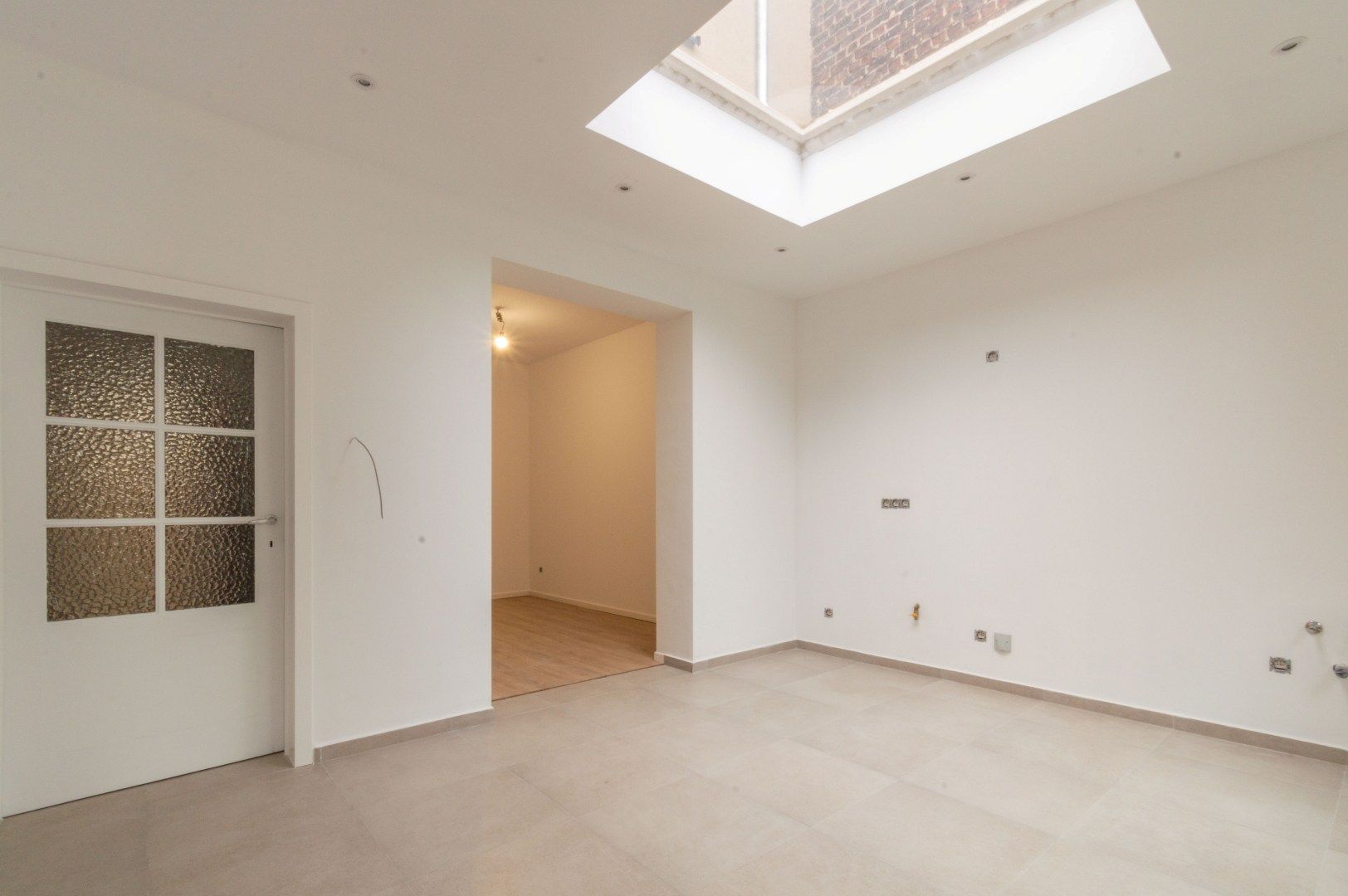 ZEER RUIME, VOLLEDIG GERENOVEERDE WONING ! foto 12