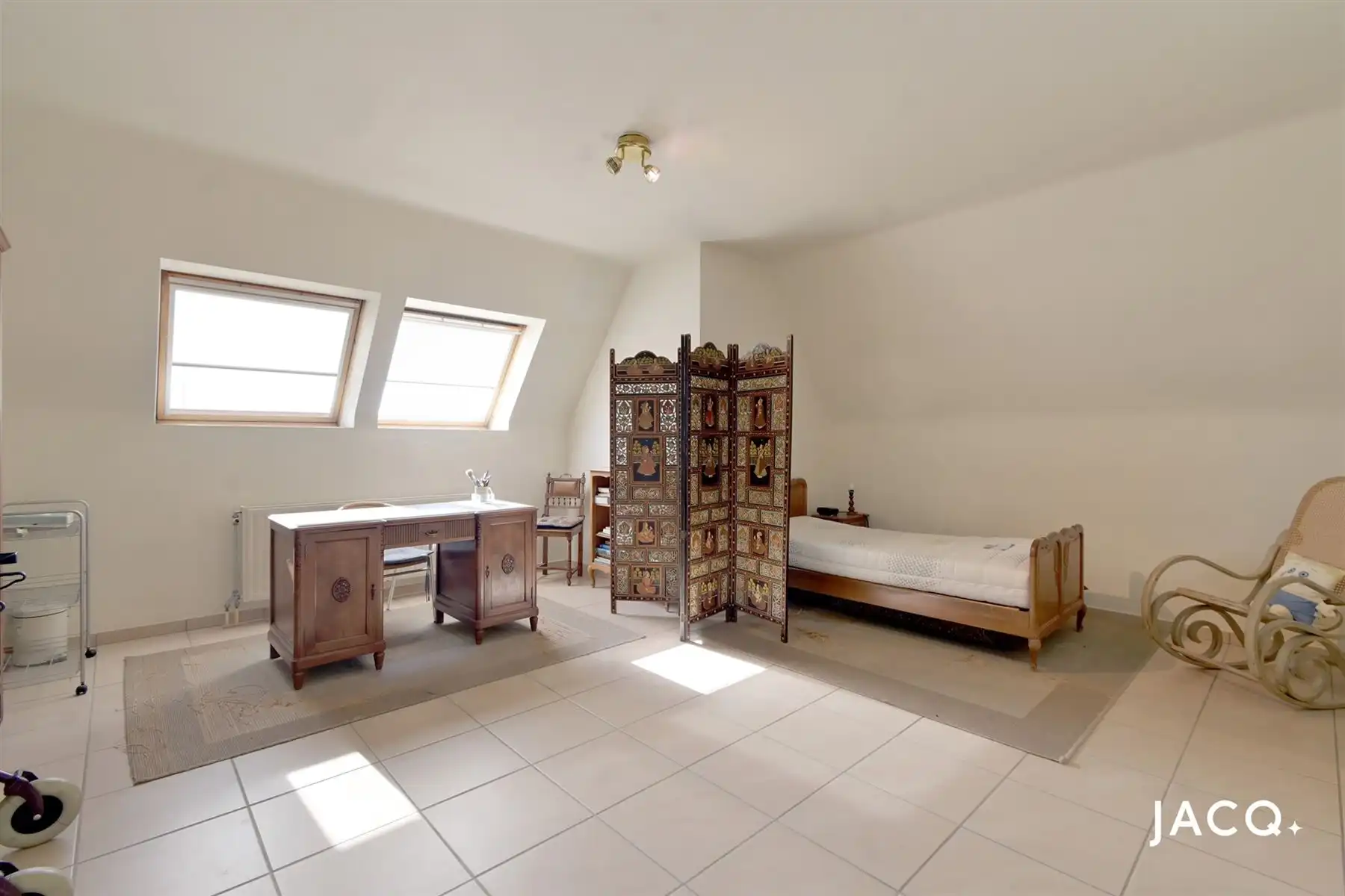 Instapklaar dakappartement met 2 à 3 slpk's, terras en mogelijk autostaanplaats! foto 13