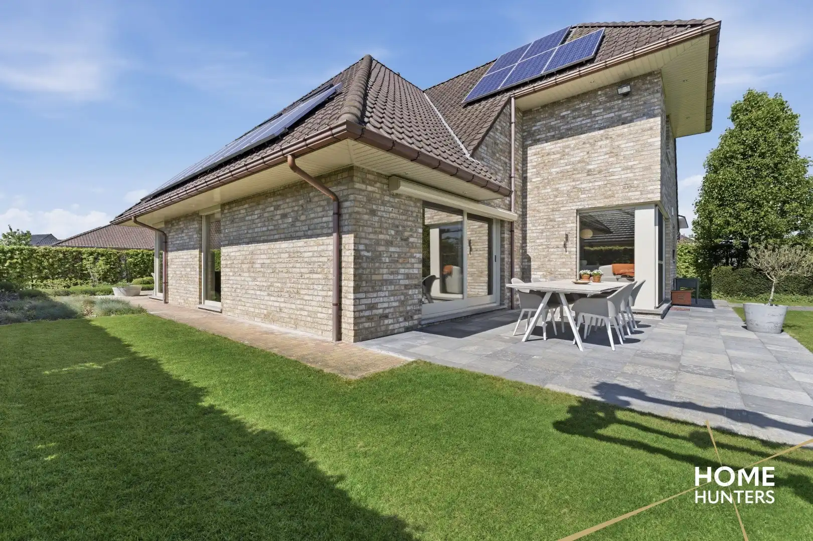 luxe villa met 4 slaapkamers, ruime tuin en een dubbele garage op een rustige locatie te Ieper foto 35