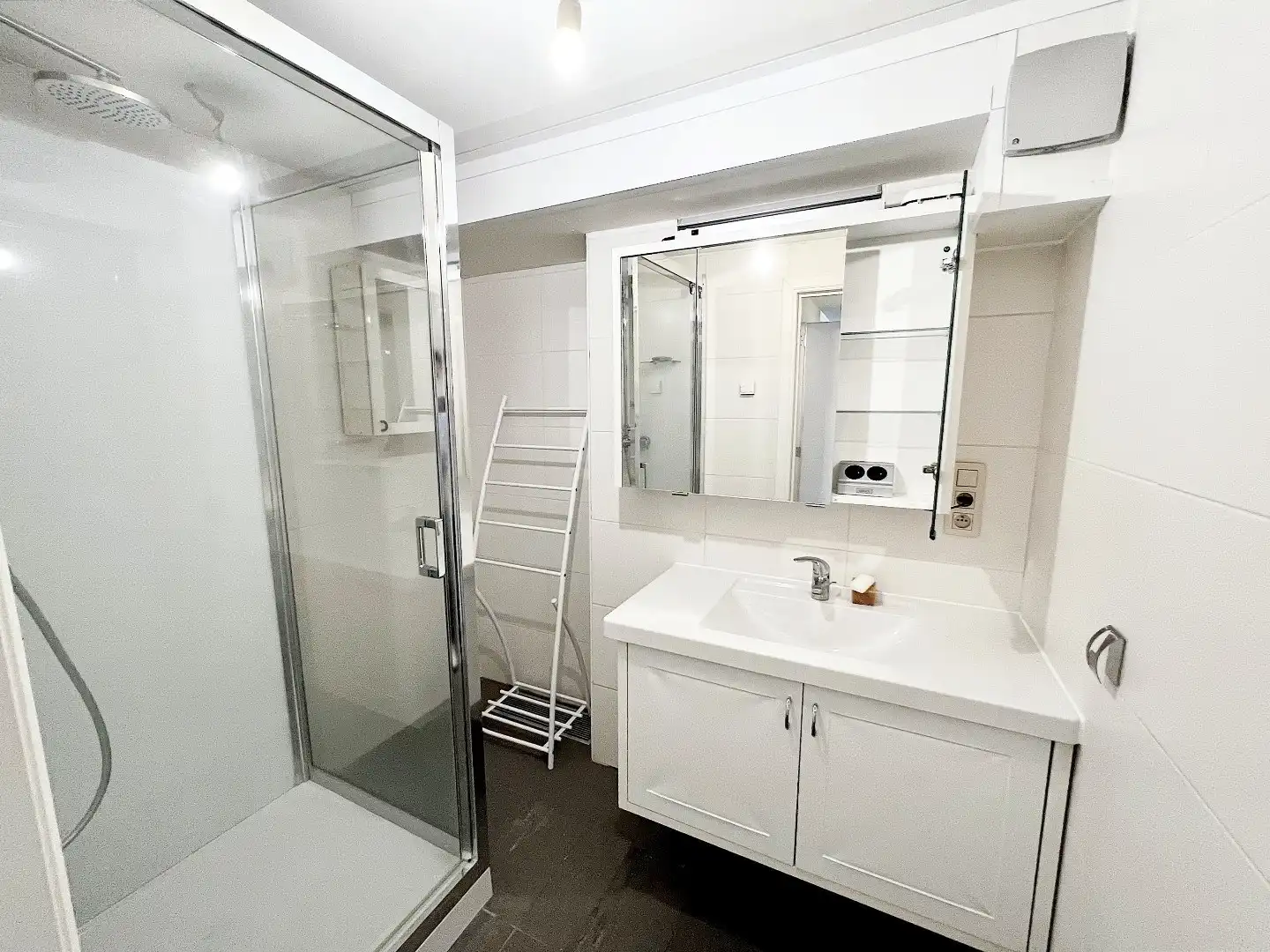 LINDEN 2 SLAAPKAMER APPARTEMENT MET TUIN + STAANPLAATS foto 10