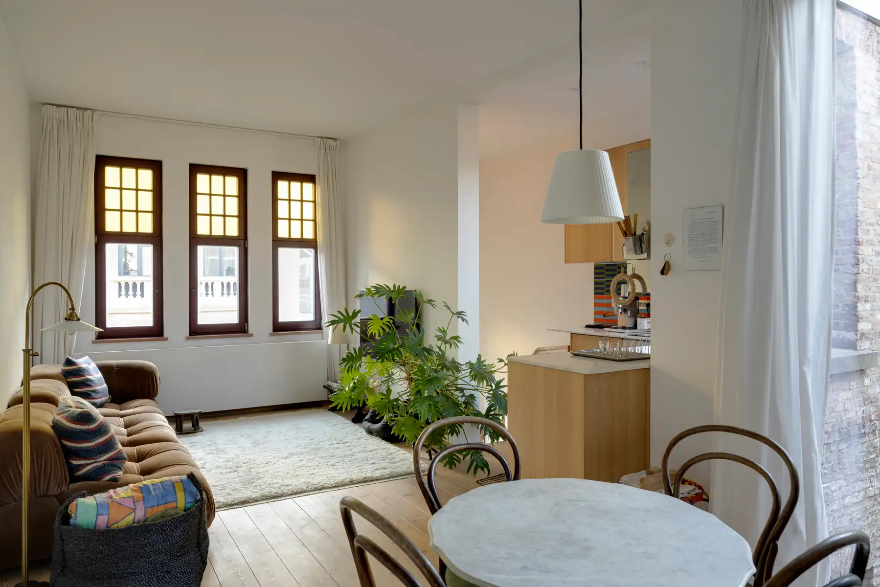 Prachtig gerenoveerde woning met authentieke charme op top locatie! foto 10
