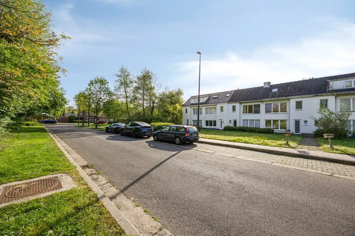 Gerenoveerde gezinswoning met vier slaapkamers op rustige ligging in Sint-Denijs-Westrem foto 2
