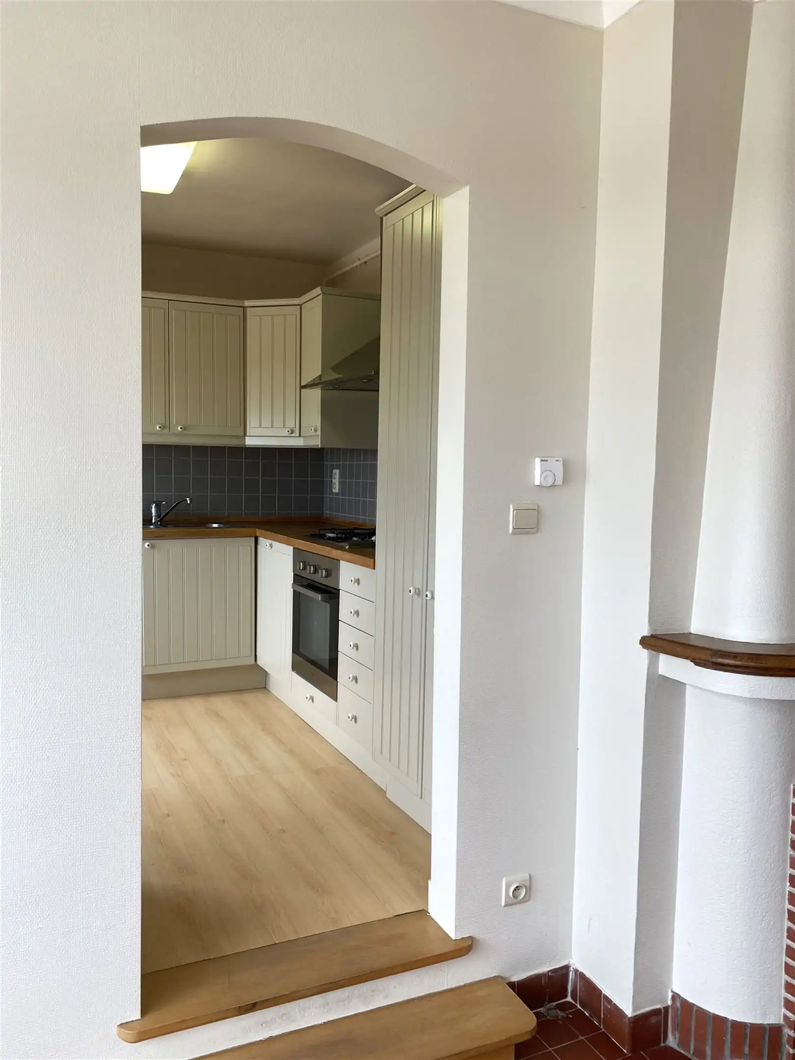 ongemeubeld appartement met frontaal zeezicht foto 7
