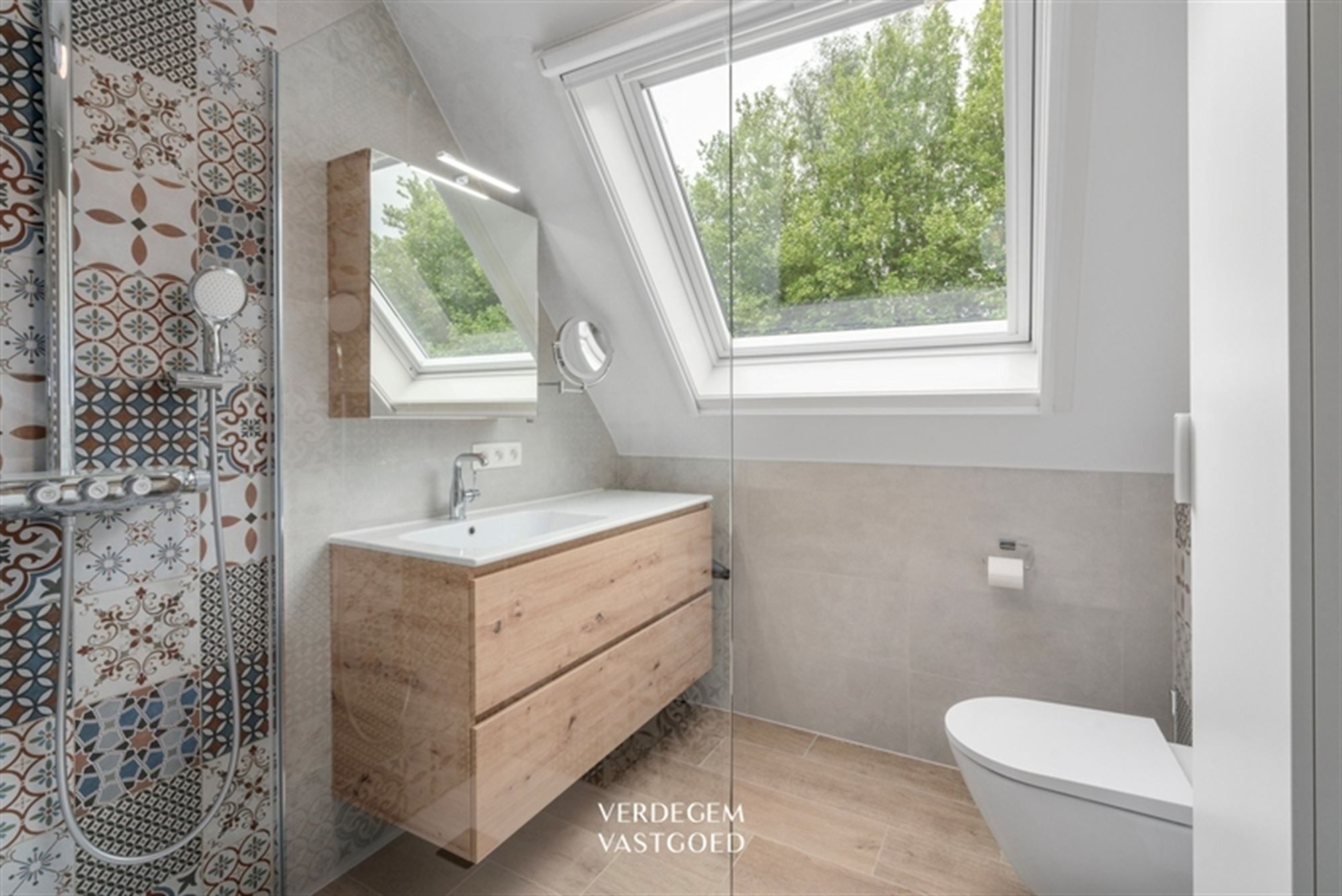 Prachtig en instapklaar wonen in landelijke stijl met garages, atelier en geniettuin foto 15