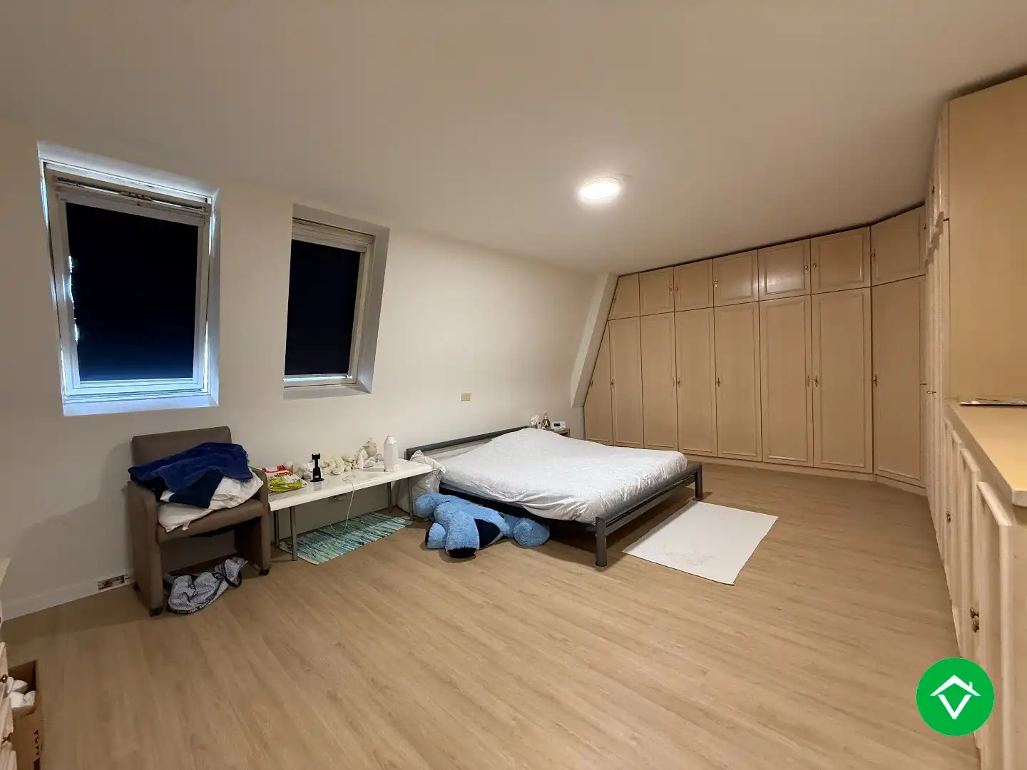 Instapklaar dakappartement met 4 slaapkamers met 2 terrassen en autostaanplaats te Roeselare foto 13