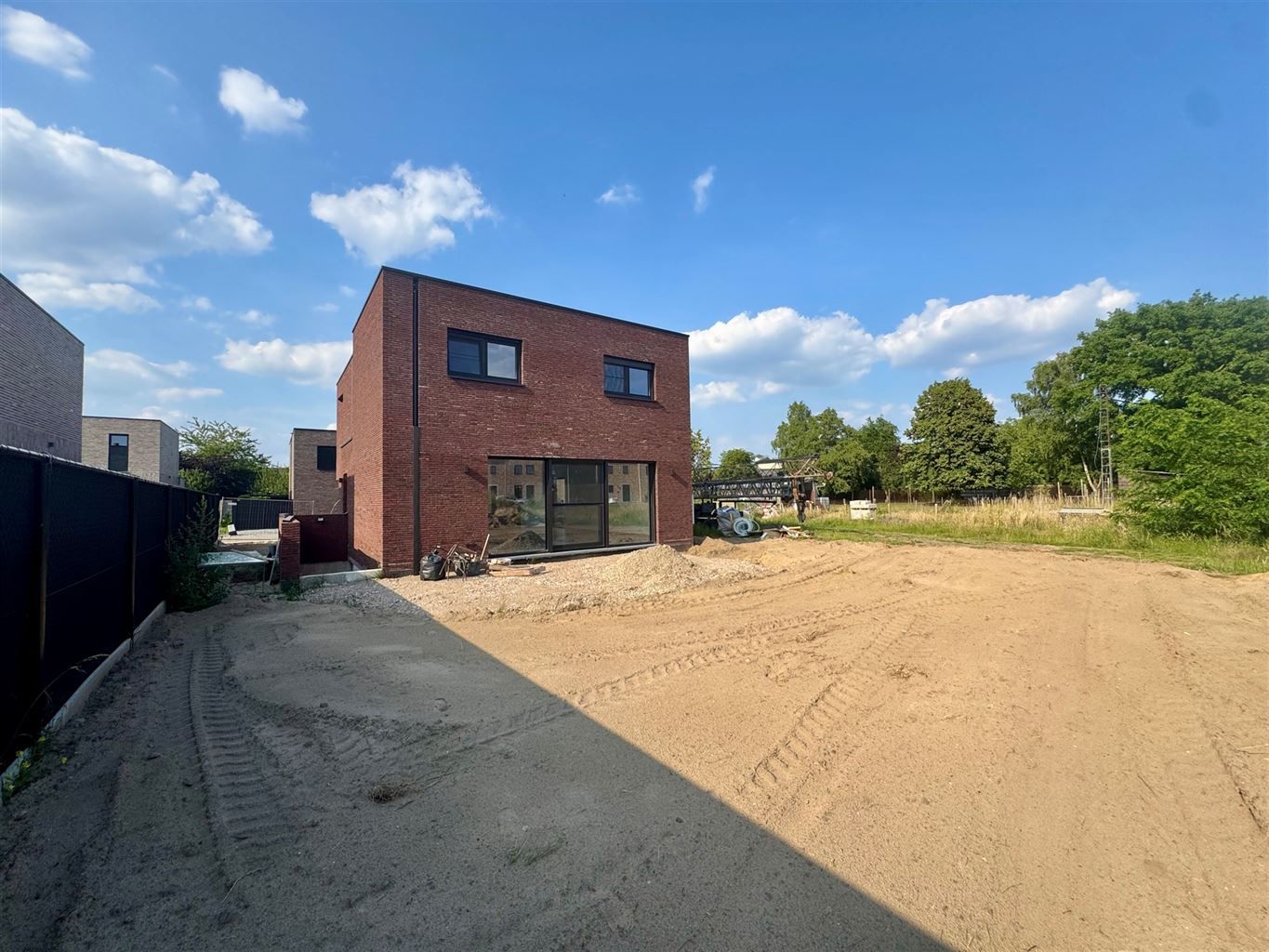 Prachtige, energiezuinige nieuwbouwwoning met 20 zonnepanelen, 3 slaapkamers en tuin op een rustige locatie nabij Maaseik foto 24
